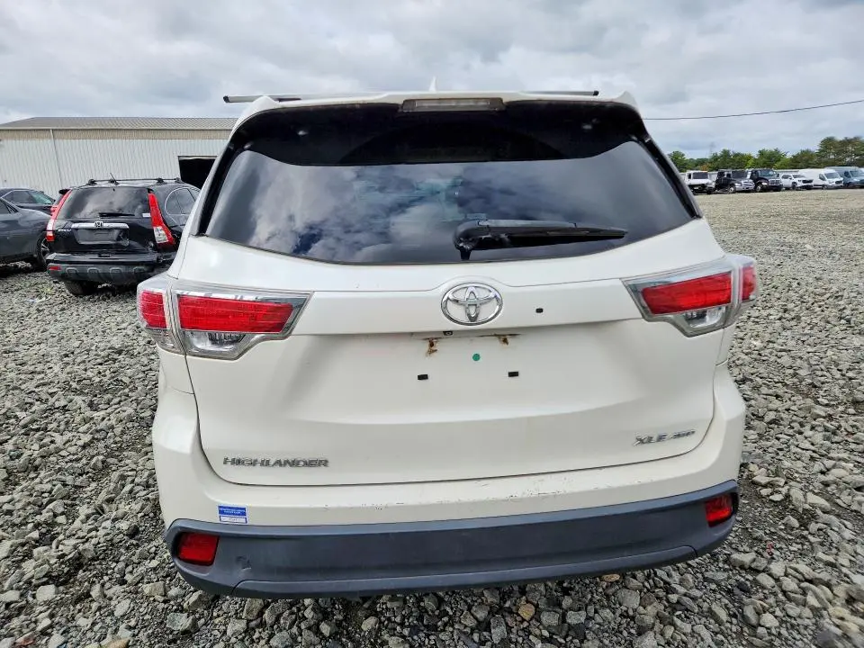 2014 TOYOTA HIGHLANDER XLE  