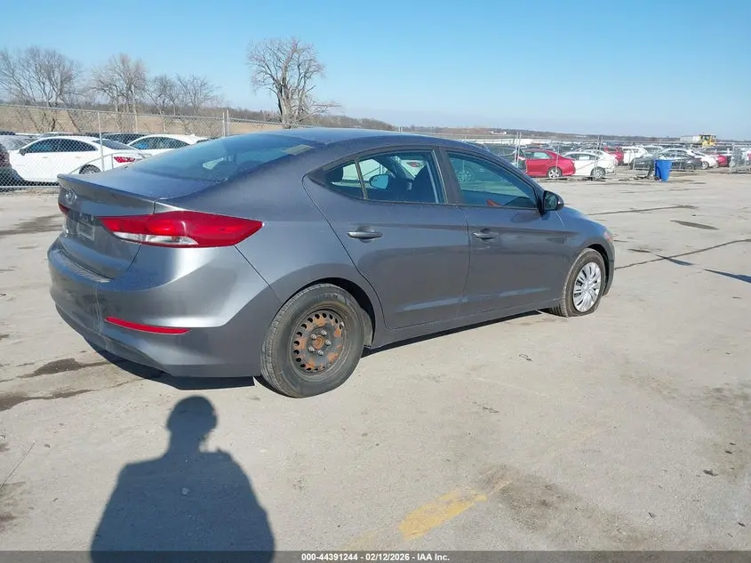 2018 HYUNDAI ELANTRA SE