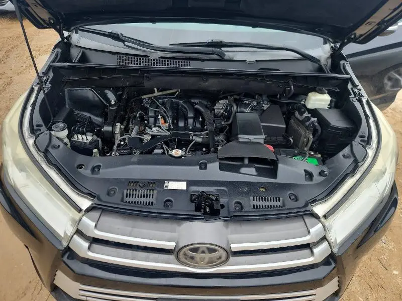 2018 TOYOTA HIGHLANDER LE  
