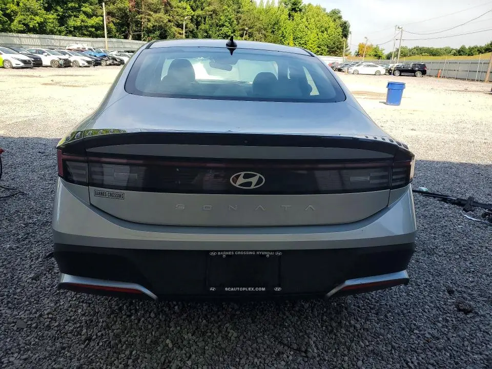 2025 HYUNDAI SONATA SE  