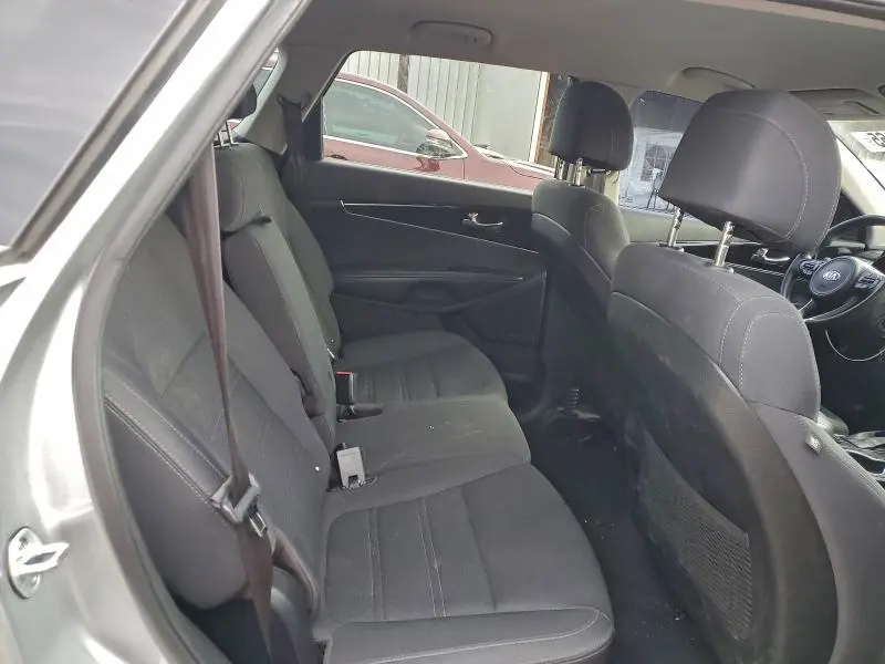 2017 KIA SORENTO LX  