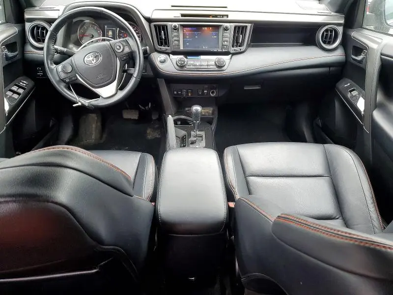 2018 TOYOTA RAV4 SE  