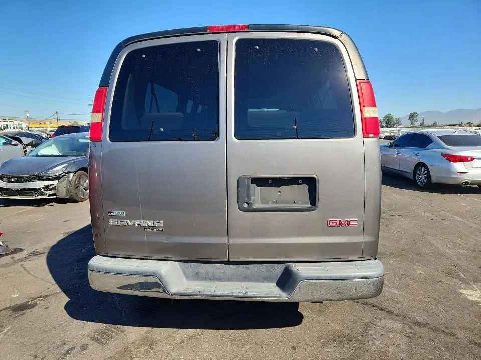 2011 GMC SAVANA G3500 LT  