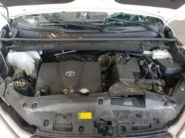 2019 TOYOTA HIGHLANDER SE  