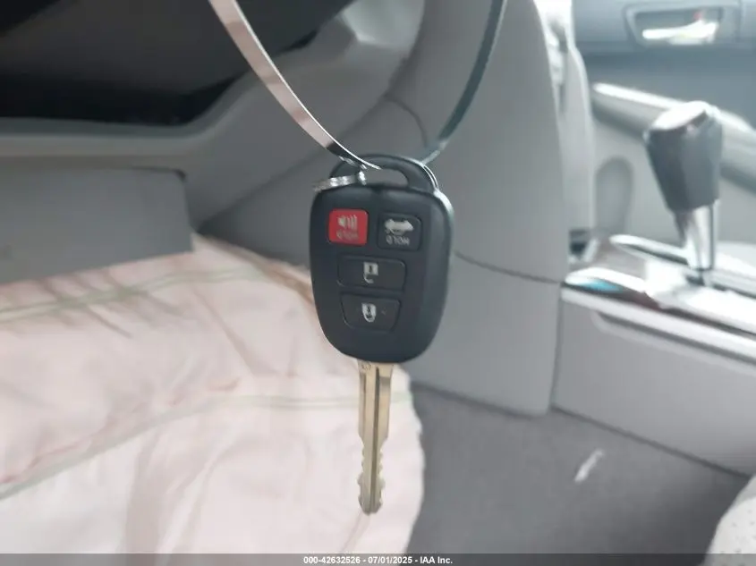 2014 TOYOTA CAMRY XLE