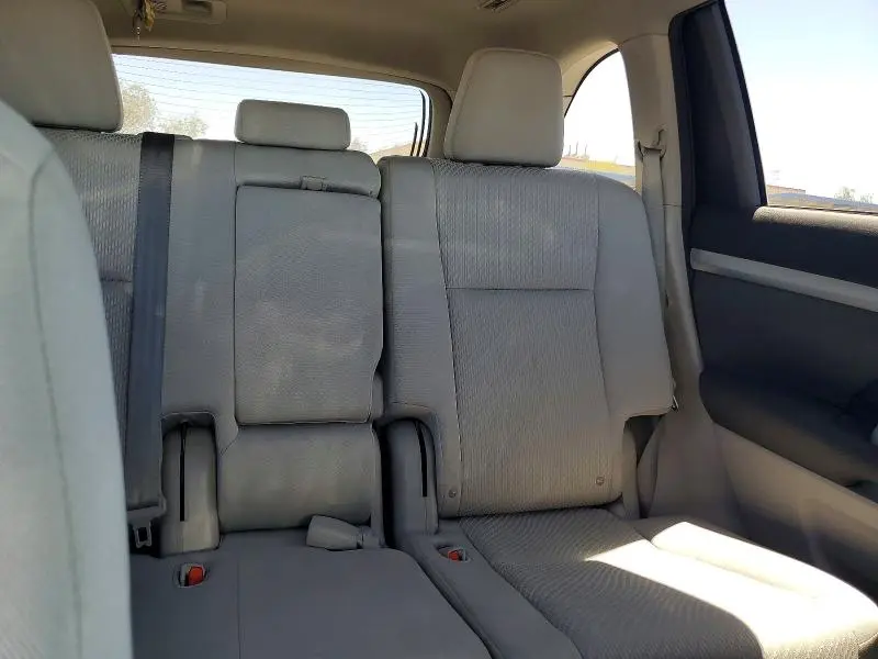 2014 TOYOTA HIGHLANDER LE  