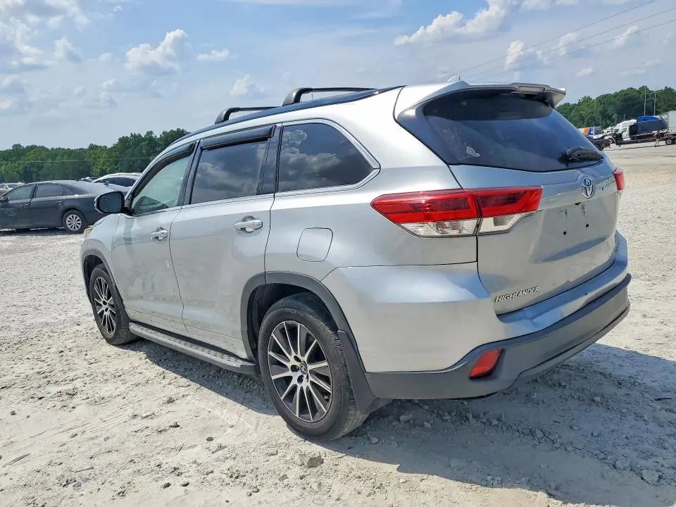 2017 TOYOTA HIGHLANDER SE  