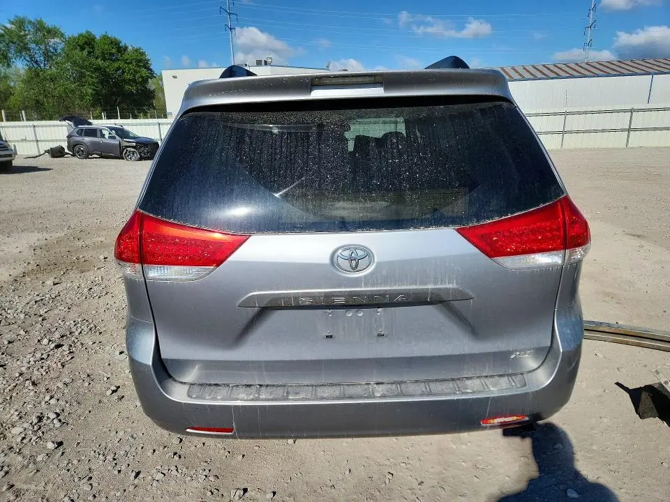 2011 TOYOTA SIENNA XLE 8-PASSENGER  