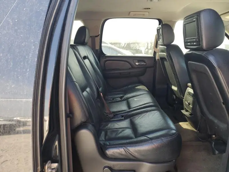 2011 CHEVROLET SUBURBAN C1500 LS  
