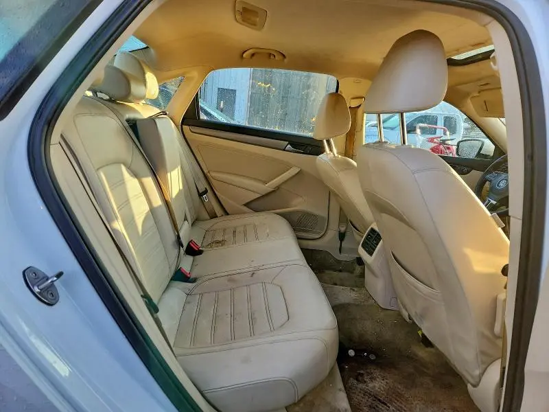2015 VOLKSWAGEN PASSAT SE  