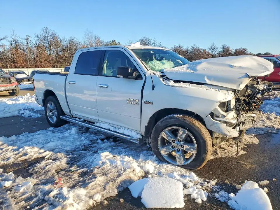 2016 RAM 1500 SLT  