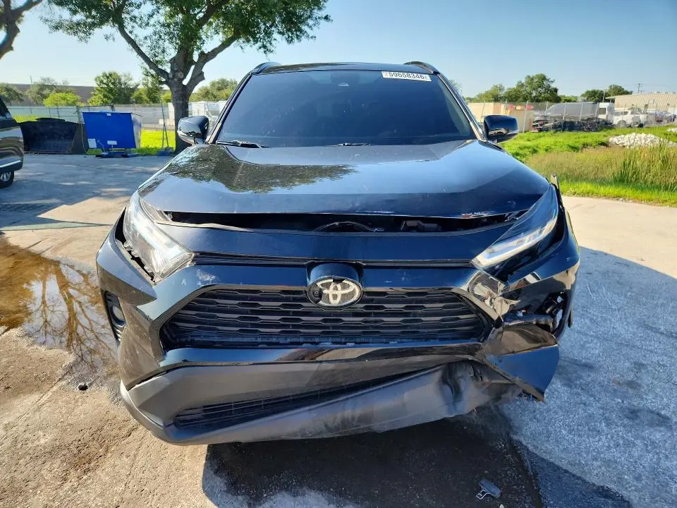 2022 TOYOTA RAV4 XLE  