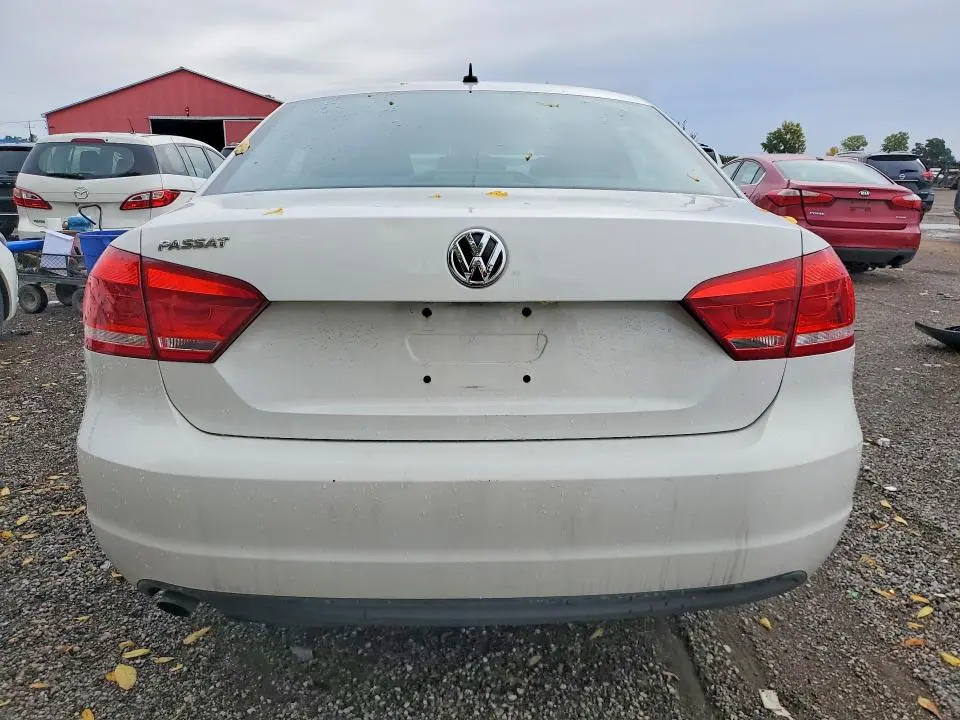 2013 VOLKSWAGEN PASSAT S  