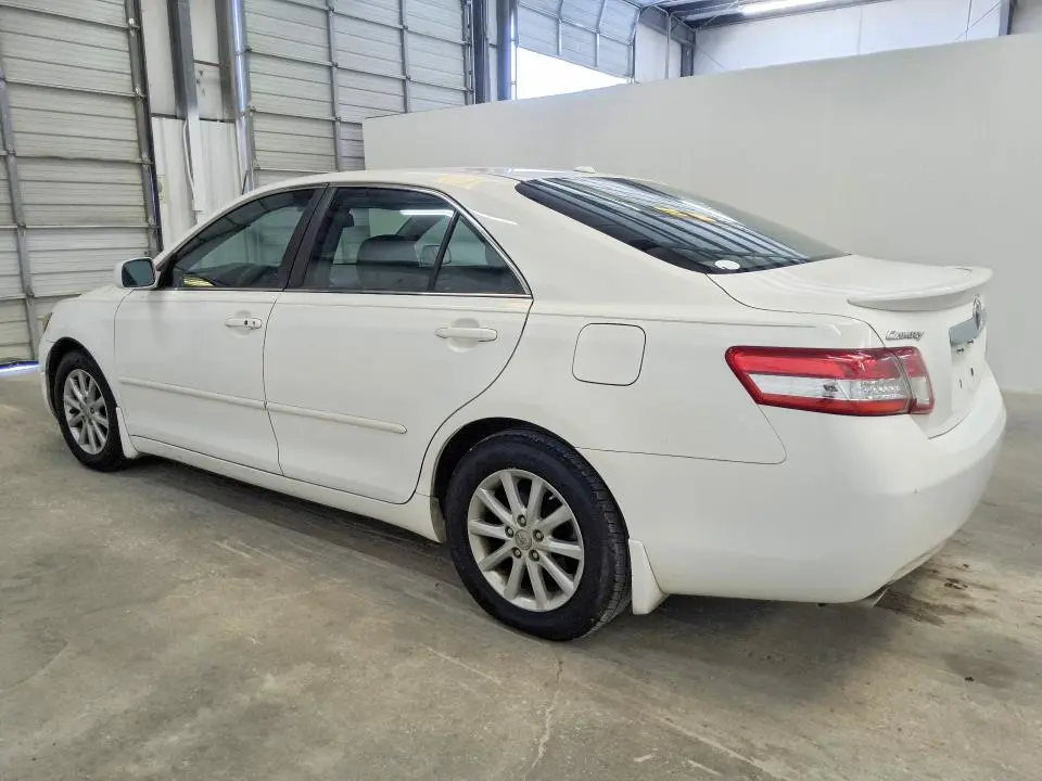 2011 TOYOTA CAMRY XLE V6  