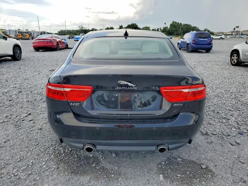 2018 JAGUAR XE PREMIUM  