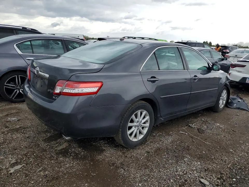 2010 TOYOTA CAMRY XLE  