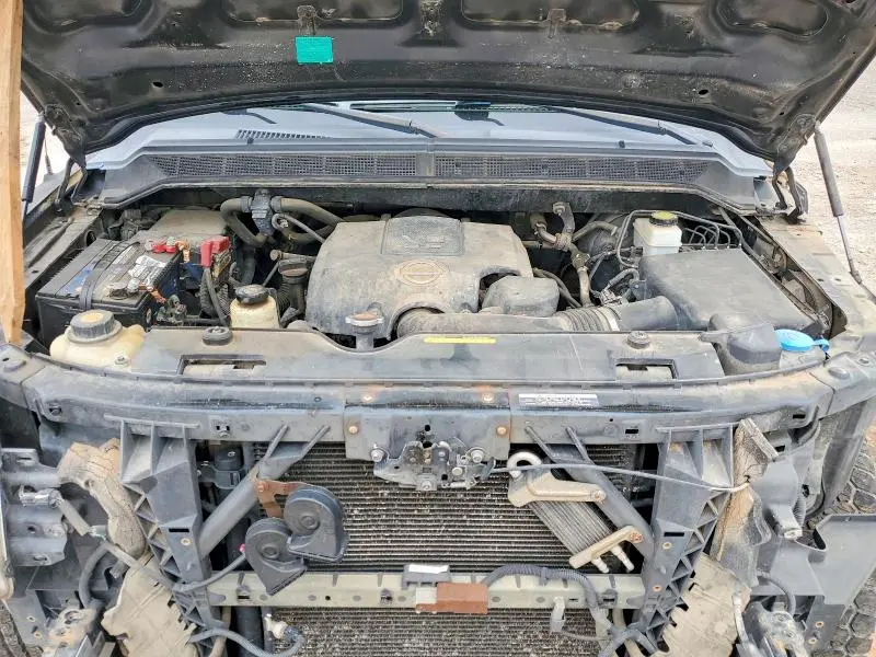 2010 NISSAN TITAN SE  