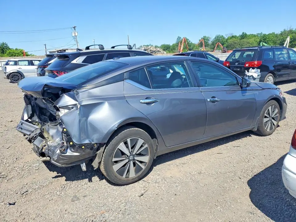 2022 NISSAN ALTIMA SV  