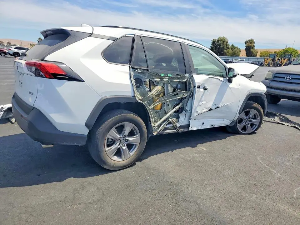 2022 TOYOTA RAV4 XLE  