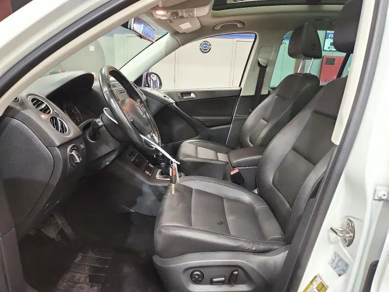 2017 VOLKSWAGEN TIGUAN WOLFSBURG  
