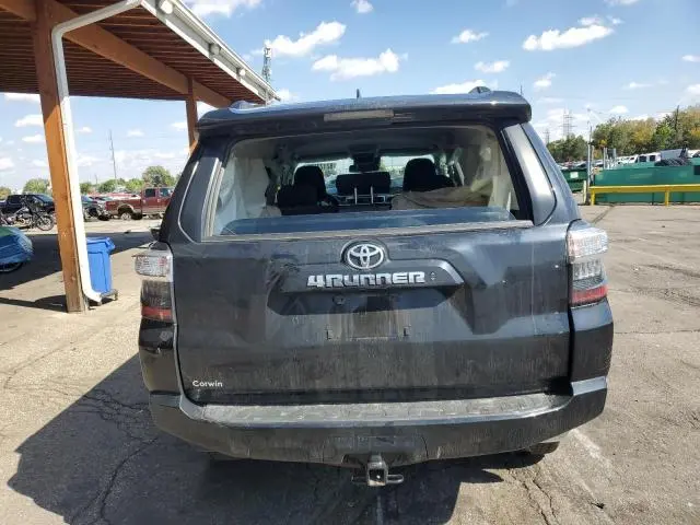 2023 TOYOTA 4RUNNER SE  