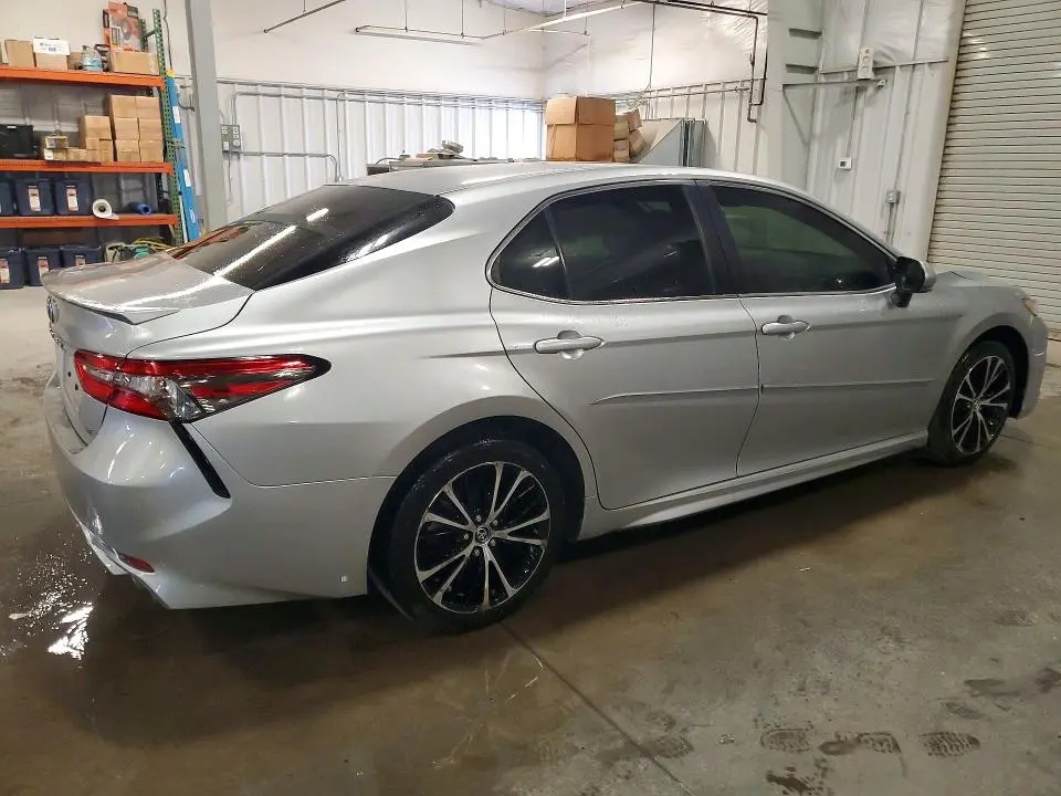 2018 TOYOTA CAMRY SE  