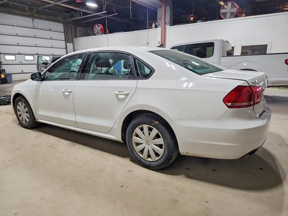 2013 VOLKSWAGEN PASSAT S  