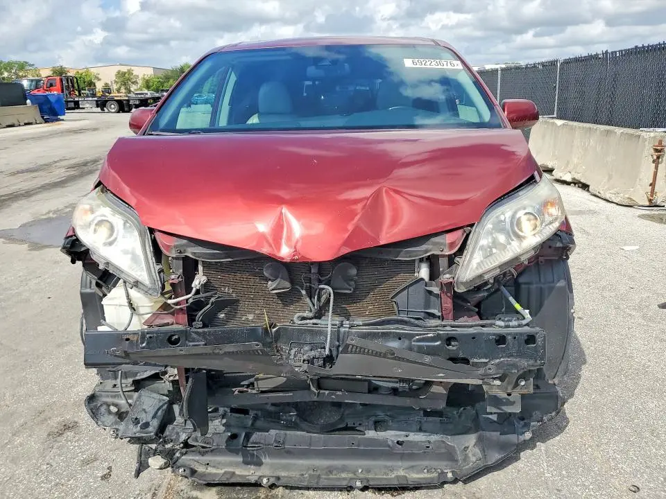 2019 TOYOTA SIENNA XLE PREMIUM 8-PASSENGER  