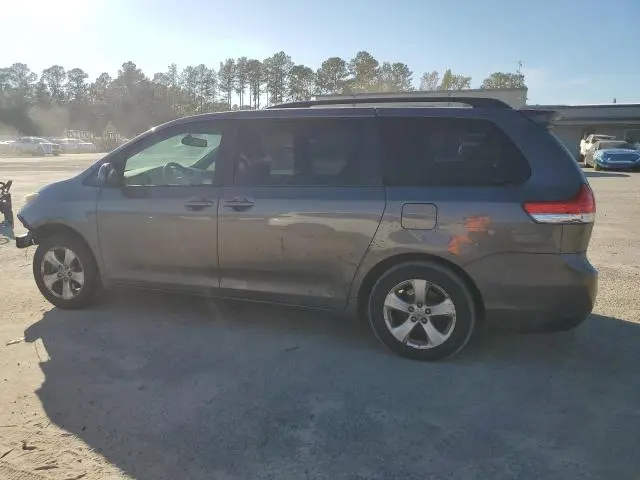 2013 TOYOTA SIENNA LE  