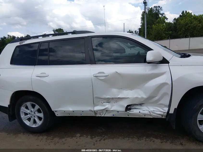 2013 TOYOTA HIGHLANDER SE V6