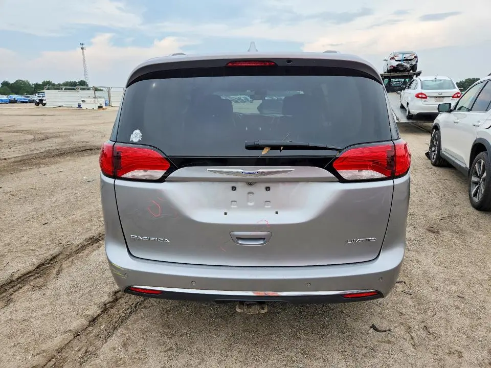 2017 CHRYSLER PACIFICA LIMITED  