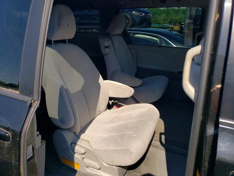 2012 TOYOTA SIENNA LE  