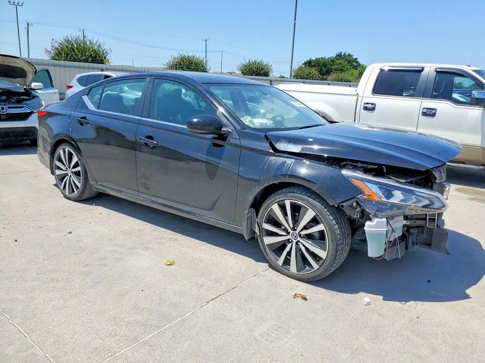 2019 NISSAN ALTIMA SR  