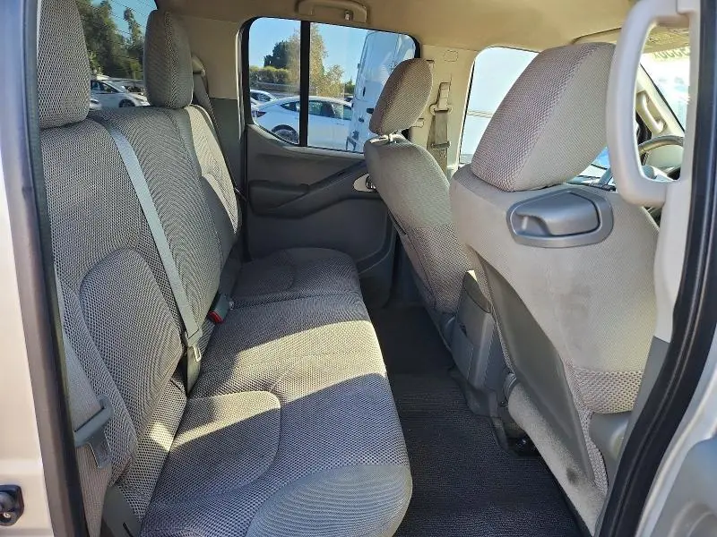 2013 NISSAN FRONTIER SV  