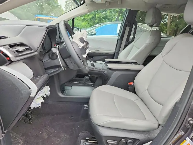 2025 TOYOTA SIENNA XLE 8-PASSENGER  