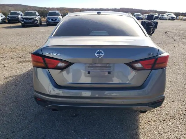 2022 NISSAN ALTIMA SR  