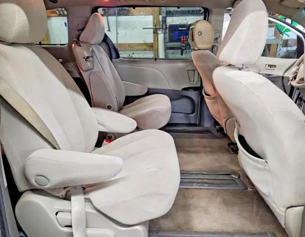2014 TOYOTA SIENNA LE  