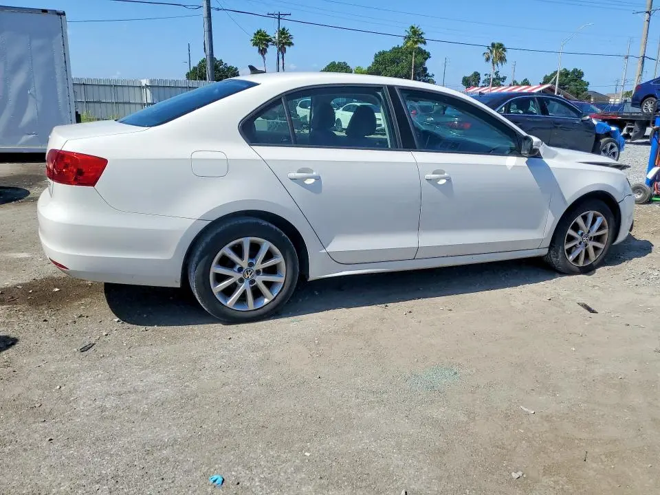 2011 VOLKSWAGEN JETTA SE  