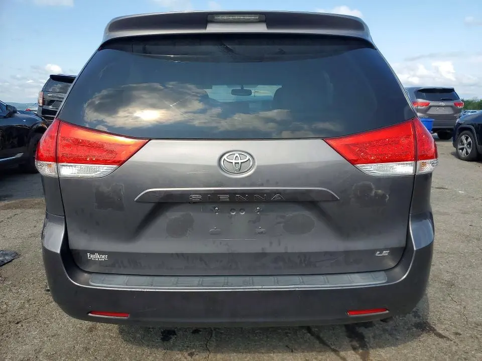 2011 TOYOTA SIENNA LE  