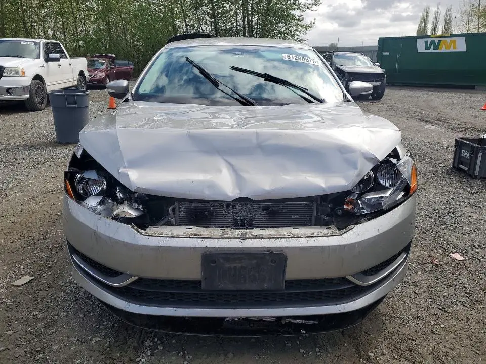2013 VOLKSWAGEN PASSAT SE  