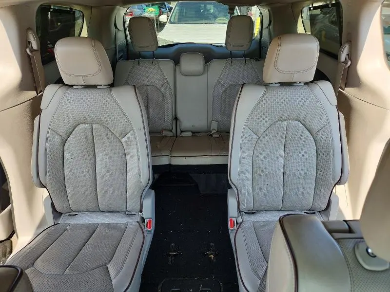 2017 CHRYSLER PACIFICA LIMITED  