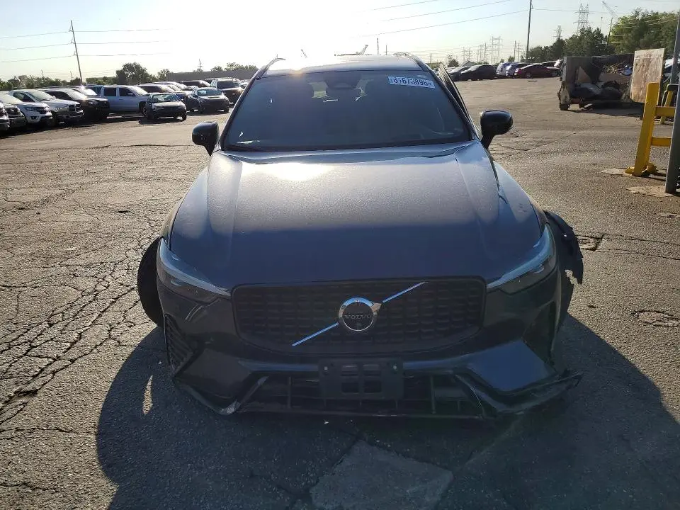 2022 VOLVO XC60 B5 R-DESIGN  
