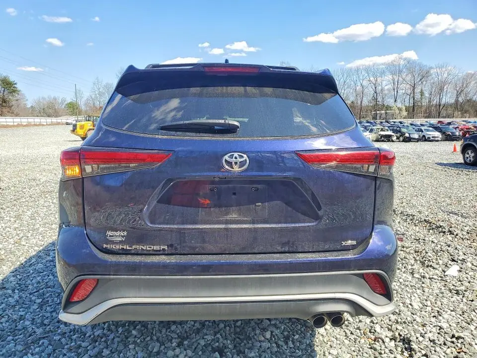 2021 TOYOTA HIGHLANDER XSE  