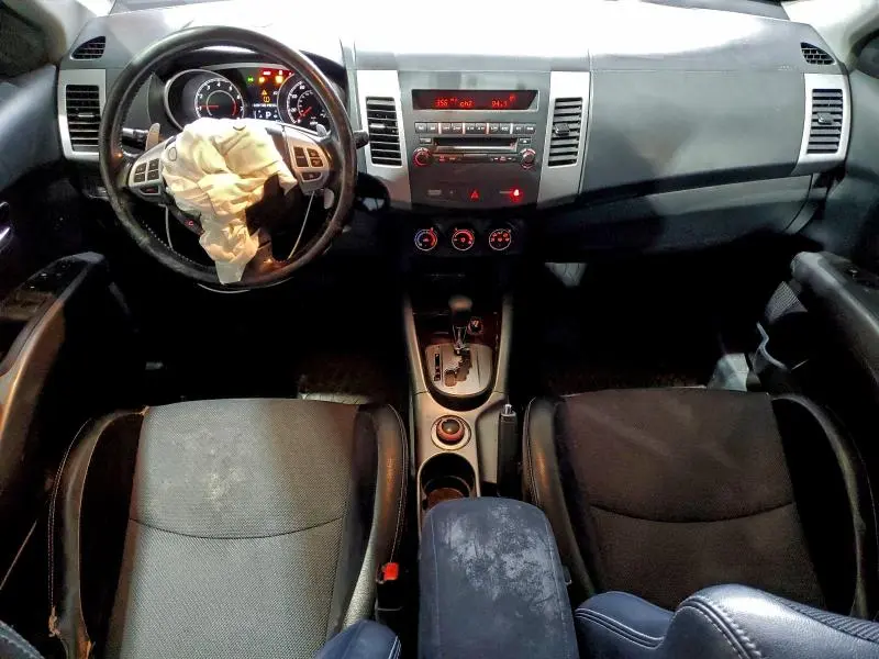 2011 MITSUBISHI OUTLANDER SE  