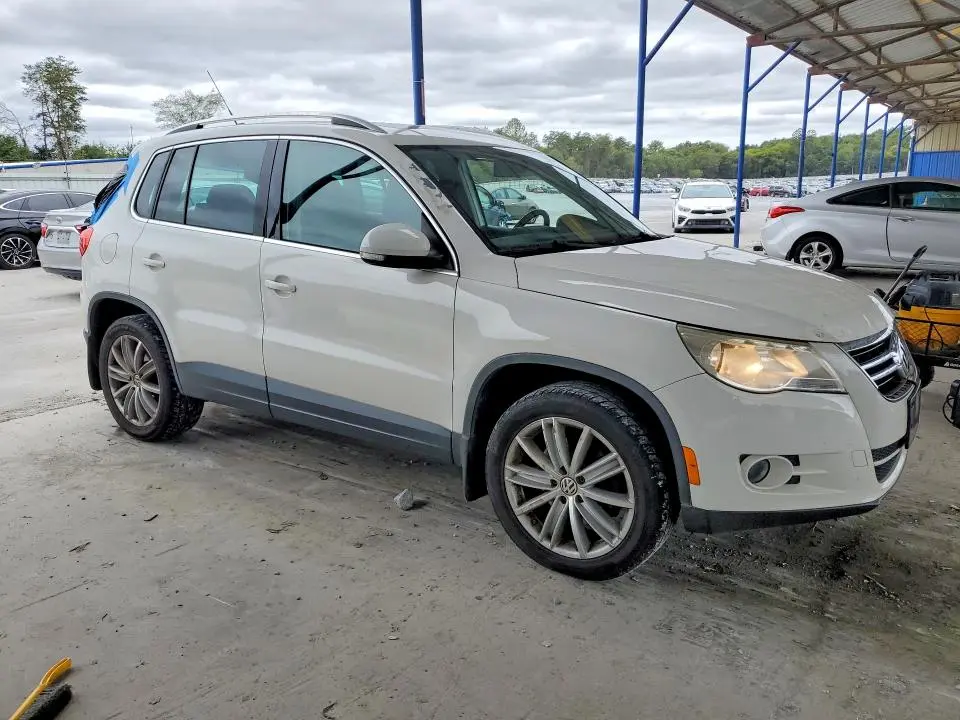 2011 VOLKSWAGEN TIGUAN S  