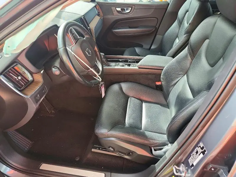 2021 VOLVO XC60 T5 MOMENTUM  