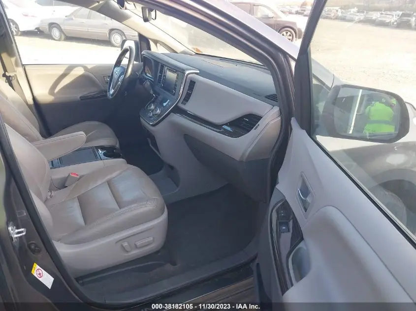 2018 TOYOTA SIENNA XLE PREMIUM 8 PASSENGER