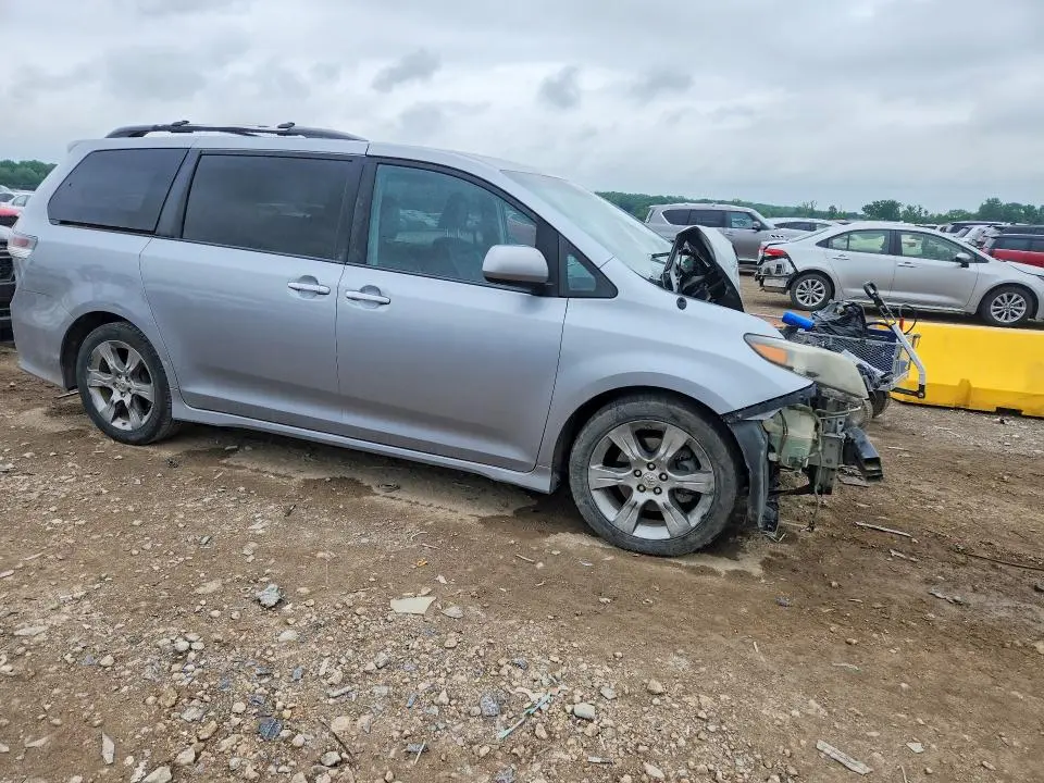 2013 TOYOTA SIENNA SPORT  