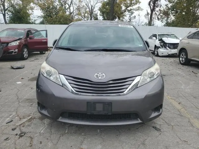 2017 TOYOTA SIENNA LE