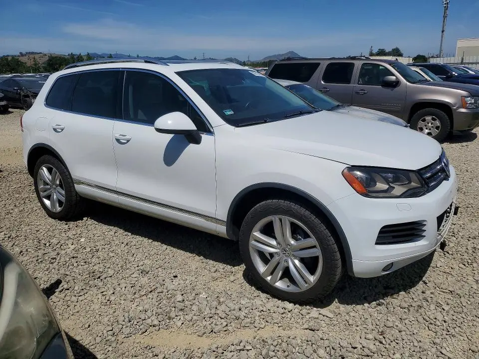 2013 VOLKSWAGEN TOUAREG V6  